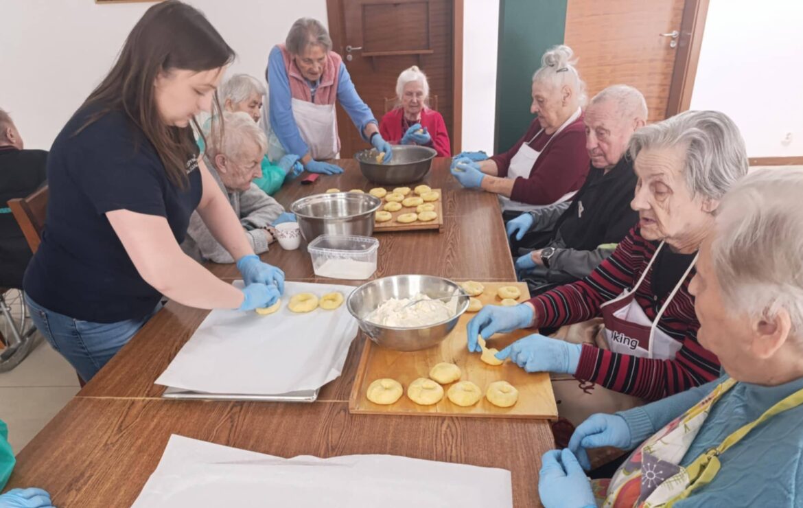 Pieczemy drożdżowe bułeczki